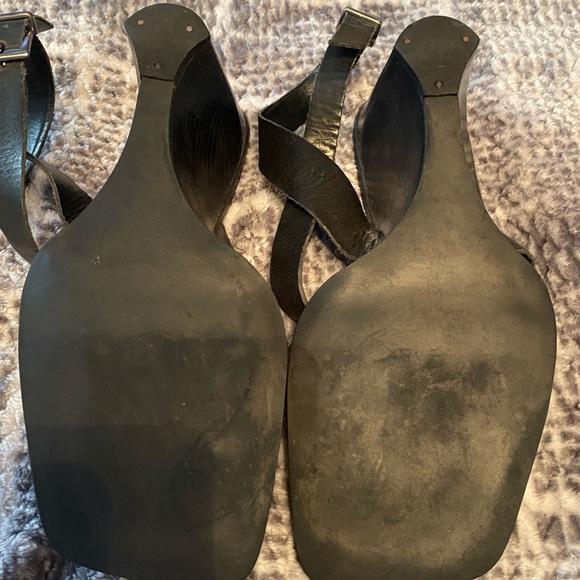 Kenneth Cole Black Leather Strappy Sandals Sz 8.5 - Picture 4 of 4